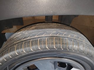 Used 2020 Renault Kwid [2017-2019] RXT 1.0 SCE Special (O) Petrol Manual tyres LEFT FRONT TYRE TREAD VIEW