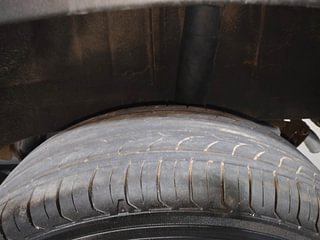 Used 2020 Renault Kwid [2017-2019] RXT 1.0 SCE Special (O) Petrol Manual tyres LEFT REAR TYRE TREAD VIEW