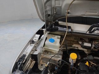 Used 2020 Renault Kwid [2017-2019] RXT 1.0 SCE Special (O) Petrol Manual engine ENGINE RIGHT SIDE HINGE & APRON VIEW