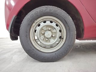 Used 2017 Hyundai Eon [2011-2018] Era + Petrol Manual tyres RIGHT REAR TYRE RIM VIEW