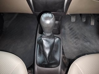 Used 2017 Hyundai Eon [2011-2018] Era + Petrol Manual interior GEAR  KNOB VIEW