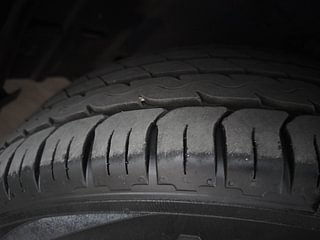 Used 2017 Ford EcoSport Ambiente 1.5L Ti-VCT Petrol Manual tyres RIGHT FRONT TYRE TREAD VIEW