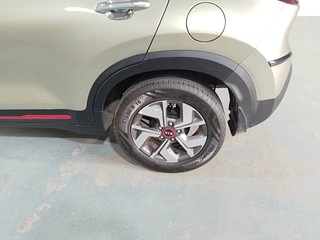 Used 2021 Kia Sonet GTX Plus 1.0 DCT Petrol Automatic tyres LEFT REAR TYRE RIM VIEW