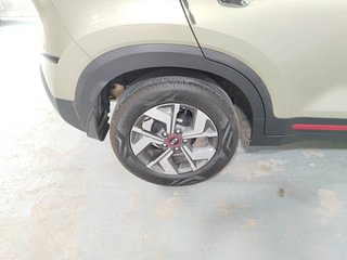 Used 2021 Kia Sonet GTX Plus 1.0 DCT Petrol Automatic tyres RIGHT REAR TYRE RIM VIEW