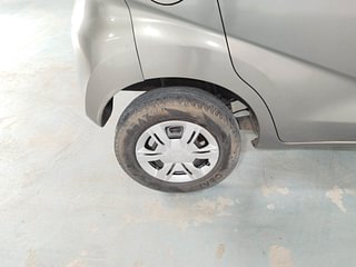 Used 2016 Datsun Redi-GO [2015-2019] T (O) Petrol Manual tyres RIGHT REAR TYRE RIM VIEW