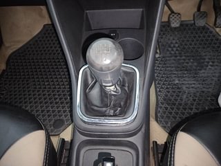 Used 2017 Volkswagen Ameo [2016-2020] Trendline 1.5L (D) Diesel Manual interior GEAR  KNOB VIEW