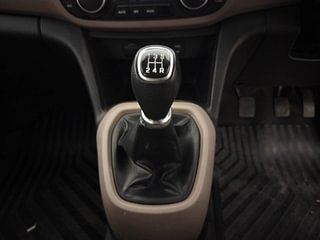 Used 2019 Hyundai Grand i10 [2017-2020] Asta 1.2 Kappa VTVT Petrol Manual interior GEAR  KNOB VIEW