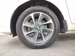 Used 2019 Hyundai Grand i10 [2017-2020] Asta 1.2 Kappa VTVT Petrol Manual tyres LEFT FRONT TYRE RIM VIEW