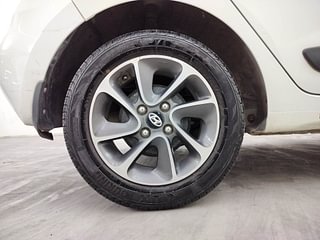 Used 2019 Hyundai Grand i10 [2017-2020] Asta 1.2 Kappa VTVT Petrol Manual tyres RIGHT REAR TYRE RIM VIEW