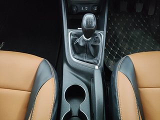 Used 2019 Hyundai Verna [2017-2020] 1.6 CRDI SX Diesel Manual interior GEAR  KNOB VIEW