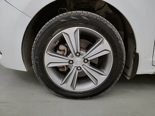 Used 2019 Hyundai Verna [2017-2020] 1.6 CRDI SX Diesel Manual tyres LEFT FRONT TYRE RIM VIEW