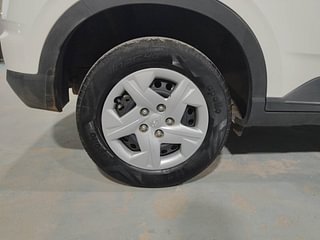 Used 2021 Hyundai Venue [2019-2022] S+ 1.2 Petrol Manual tyres RIGHT REAR TYRE RIM VIEW