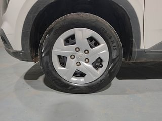 Used 2021 Hyundai Venue [2019-2022] S+ 1.2 Petrol Manual tyres LEFT FRONT TYRE RIM VIEW