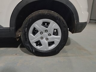 Used 2021 Hyundai Venue [2019-2022] S+ 1.2 Petrol Manual tyres LEFT REAR TYRE RIM VIEW