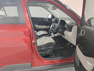 Used 2023 Hyundai Venue SX 1.2 Petrol Petrol Manual interior RIGHT SIDE FRONT DOOR CABIN VIEW