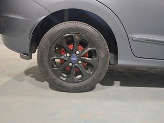Used 2016 Ford Figo Aspire [2015-2019] Titanium 1.2 Ti-VCT Petrol Manual tyres RIGHT REAR TYRE RIM VIEW