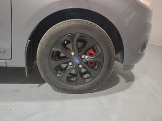 Used 2016 Ford Figo Aspire [2015-2019] Titanium 1.2 Ti-VCT Petrol Manual tyres RIGHT FRONT TYRE RIM VIEW