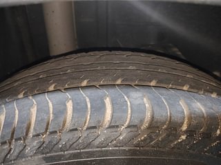 Used 2016 Ford Figo Aspire [2015-2019] Titanium 1.2 Ti-VCT Petrol Manual tyres RIGHT REAR TYRE TREAD VIEW