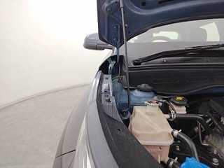 Used 2021 Hyundai Venue [2019-2022] SX 1.0  Turbo iMT Petrol Manual engine ENGINE RIGHT SIDE HINGE & APRON VIEW