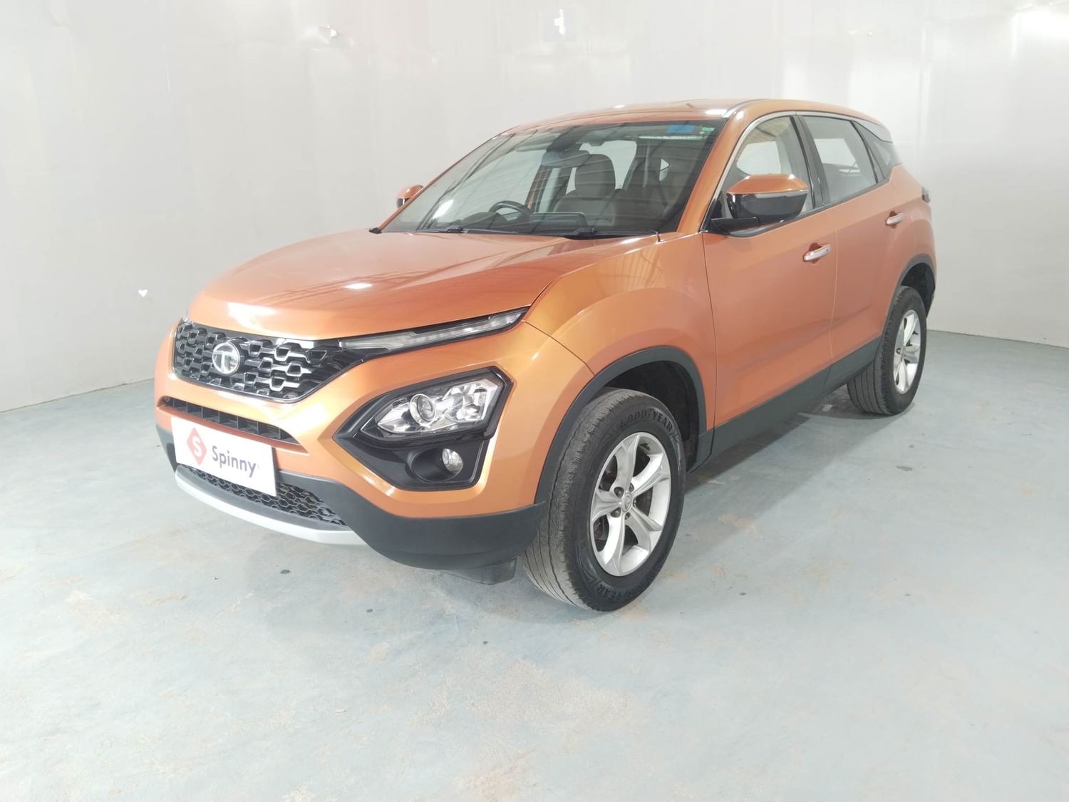 LEFT FRONT CORNER VIEW