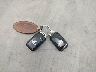 Used 2023 Toyota Urban Cruiser Hyryder V Hybrid Dual Tone Hybrid Automatic extra CAR KEY VIEW