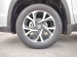 Used 2023 Toyota Urban Cruiser Hyryder V Hybrid Dual Tone Hybrid Automatic tyres LEFT FRONT TYRE RIM VIEW