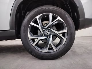 Used 2023 Toyota Urban Cruiser Hyryder V Hybrid Dual Tone Hybrid Automatic tyres LEFT REAR TYRE RIM VIEW
