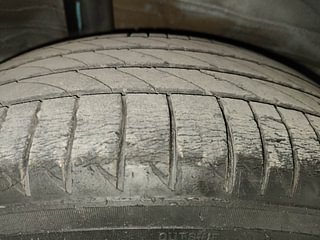 Used 2019 Honda BR-V [2016-2020] V CVT Petrol Petrol Automatic tyres RIGHT REAR TYRE TREAD VIEW