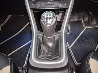 Used 2022 Maruti Suzuki S-Cross Zeta 1.5 Petrol Manual interior GEAR  KNOB VIEW