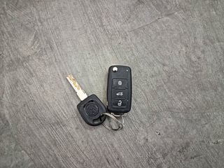Used 2016 volkswagen Vento 1.2L Highline Petrol AT Petrol Automatic extra CAR KEY VIEW