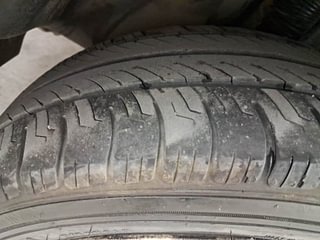 Used 2016 volkswagen Vento 1.2L Highline Petrol AT Petrol Automatic tyres RIGHT REAR TYRE TREAD VIEW