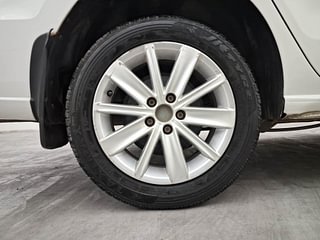 Used 2016 volkswagen Vento 1.2L Highline Petrol AT Petrol Automatic tyres RIGHT REAR TYRE RIM VIEW