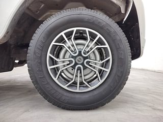 Used 2023 Mahindra Bolero B4 Diesel Manual tyres RIGHT FRONT TYRE RIM VIEW