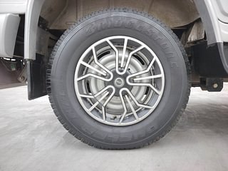 Used 2023 Mahindra Bolero B4 Diesel Manual tyres RIGHT REAR TYRE RIM VIEW
