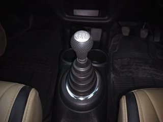Used 2016 Honda Brio [2011-2016] S MT Petrol Manual interior GEAR  KNOB VIEW