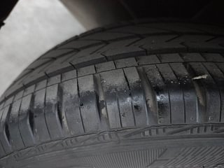 Used 2016 Honda Brio [2011-2016] S MT Petrol Manual tyres RIGHT REAR TYRE TREAD VIEW