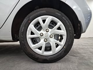 Used 2020 Hyundai Grand i10 Magna 1.2 Kappa VTVT Petrol Manual tyres LEFT REAR TYRE RIM VIEW