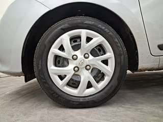 Used 2020 Hyundai Grand i10 Magna 1.2 Kappa VTVT Petrol Manual tyres LEFT FRONT TYRE RIM VIEW