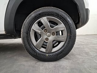 Used 2017 Renault Kwid [2017-2019] RXT 1.0 SCE Special Petrol Manual tyres LEFT REAR TYRE RIM VIEW