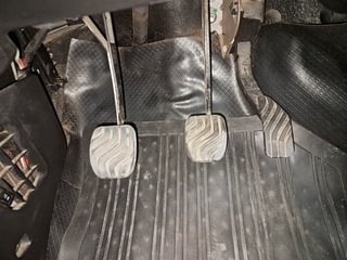 Used 2017 Renault Kwid [2017-2019] RXT 1.0 SCE Special Petrol Manual interior PEDALS VIEW