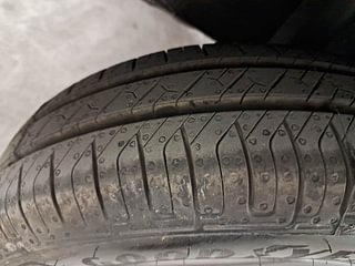 Used 2017 Renault Kwid [2017-2019] RXT 1.0 SCE Special Petrol Manual tyres RIGHT REAR TYRE TREAD VIEW