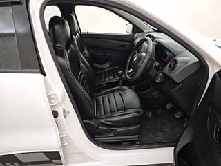 Used 2017 Renault Kwid [2017-2019] RXT 1.0 SCE Special Petrol Manual interior RIGHT SIDE FRONT DOOR CABIN VIEW