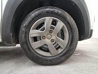 Used 2017 Renault Kwid [2017-2019] RXT 1.0 SCE Special Petrol Manual tyres RIGHT FRONT TYRE RIM VIEW