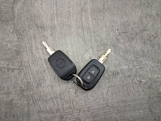Used 2017 Renault Kwid [2017-2019] RXT 1.0 SCE Special Petrol Manual extra CAR KEY VIEW