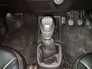 Used 2017 Renault Kwid [2017-2019] RXT 1.0 SCE Special Petrol Manual interior GEAR  KNOB VIEW