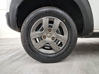 Used 2017 Renault Kwid [2017-2019] RXT 1.0 SCE Special Petrol Manual tyres RIGHT REAR TYRE RIM VIEW