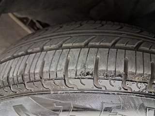 Used 2017 Renault Kwid [2017-2019] RXT 1.0 SCE Special Petrol Manual tyres RIGHT FRONT TYRE TREAD VIEW