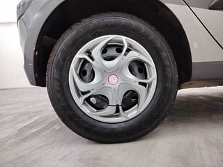 Used 2017 hyundai i10 Sportz 1.1 Petrol Petrol Manual tyres RIGHT REAR TYRE RIM VIEW