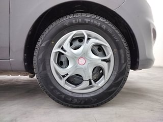 Used 2017 hyundai i10 Sportz 1.1 Petrol Petrol Manual tyres RIGHT FRONT TYRE RIM VIEW