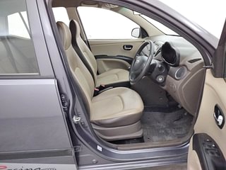 Used 2017 hyundai i10 Sportz 1.1 Petrol Petrol Manual interior RIGHT SIDE FRONT DOOR CABIN VIEW
